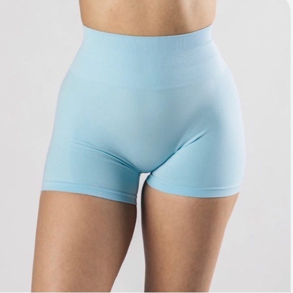 amplify intensify baby arctic blue butt scrunch seamless shorts - Picture 3 of 6